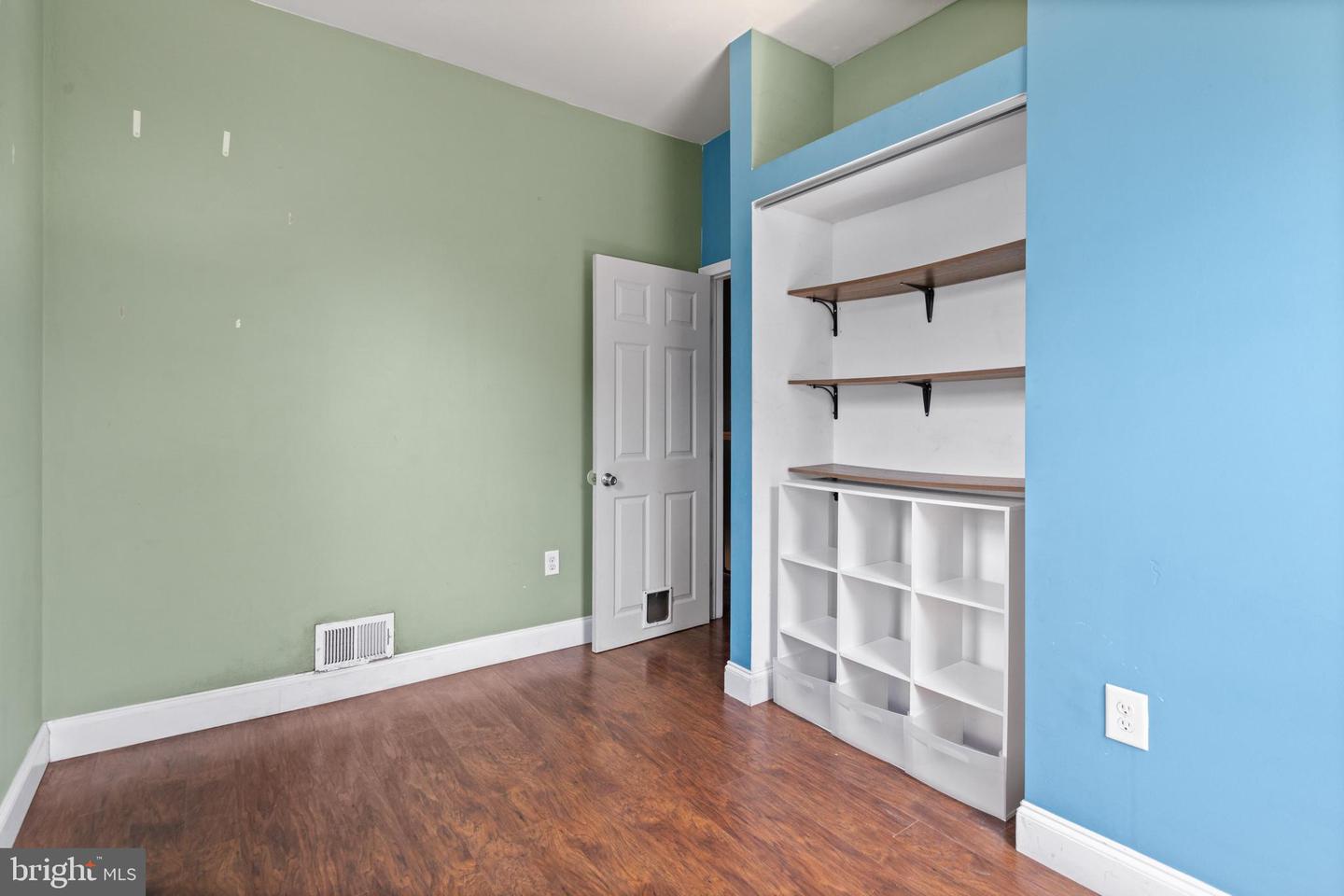 2528 E Somerset St Property Photo 16