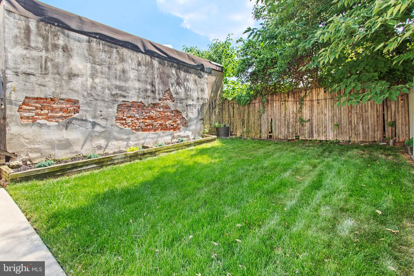 2528 E Somerset St Property Photo 20