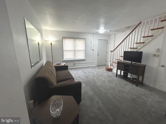 6831 Glenloch St Property Photo 2