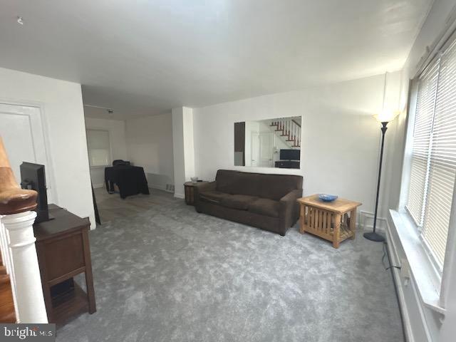 6831 Glenloch St Property Photo 3