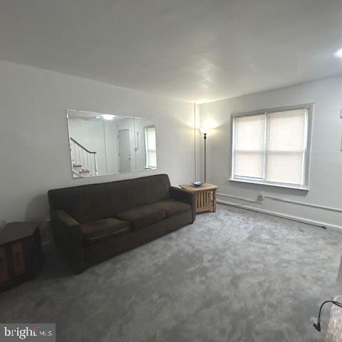 6831 Glenloch St Property Photo 4