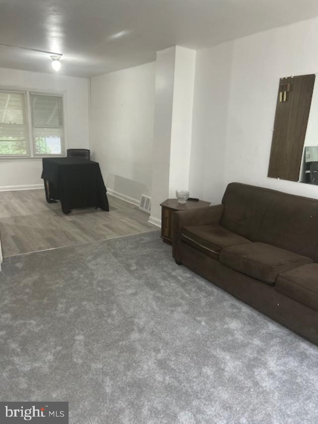 6831 Glenloch St Property Photo 5