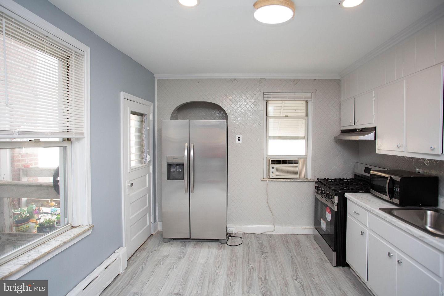 4066 Creston St Property Photo 6