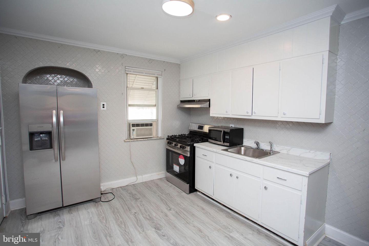 4066 Creston St Property Photo 8