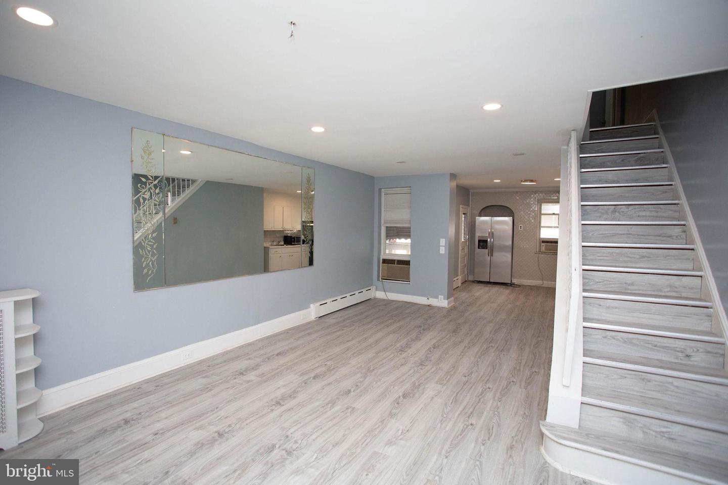 4066 Creston St Property Photo 10
