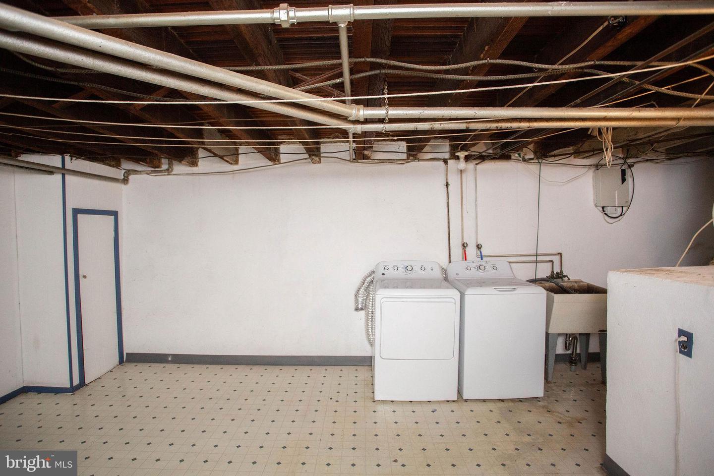 4066 Creston St Property Photo 29