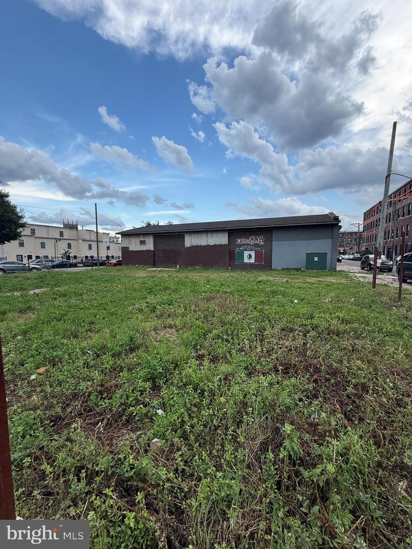 160 W Somerset St Property Photo 4