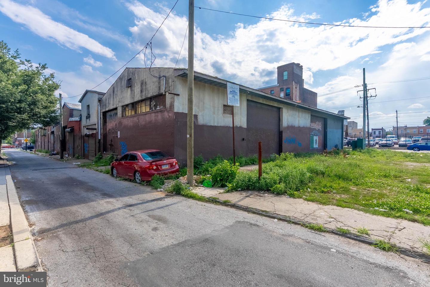 160 W Somerset St Property Photo 15
