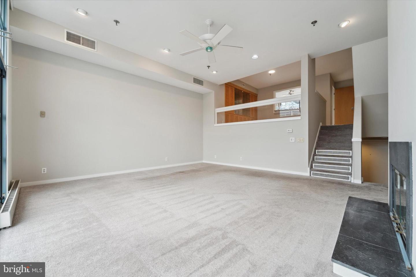 7 N Christopher Columbus Blvd #130 Property Photo 8