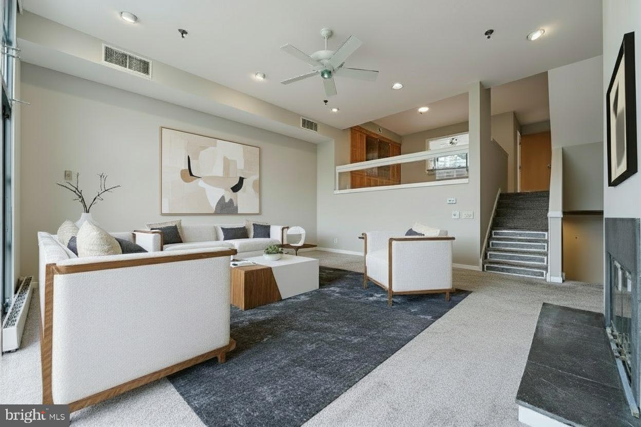 7 N Christopher Columbus Blvd #130 Property Photo 11