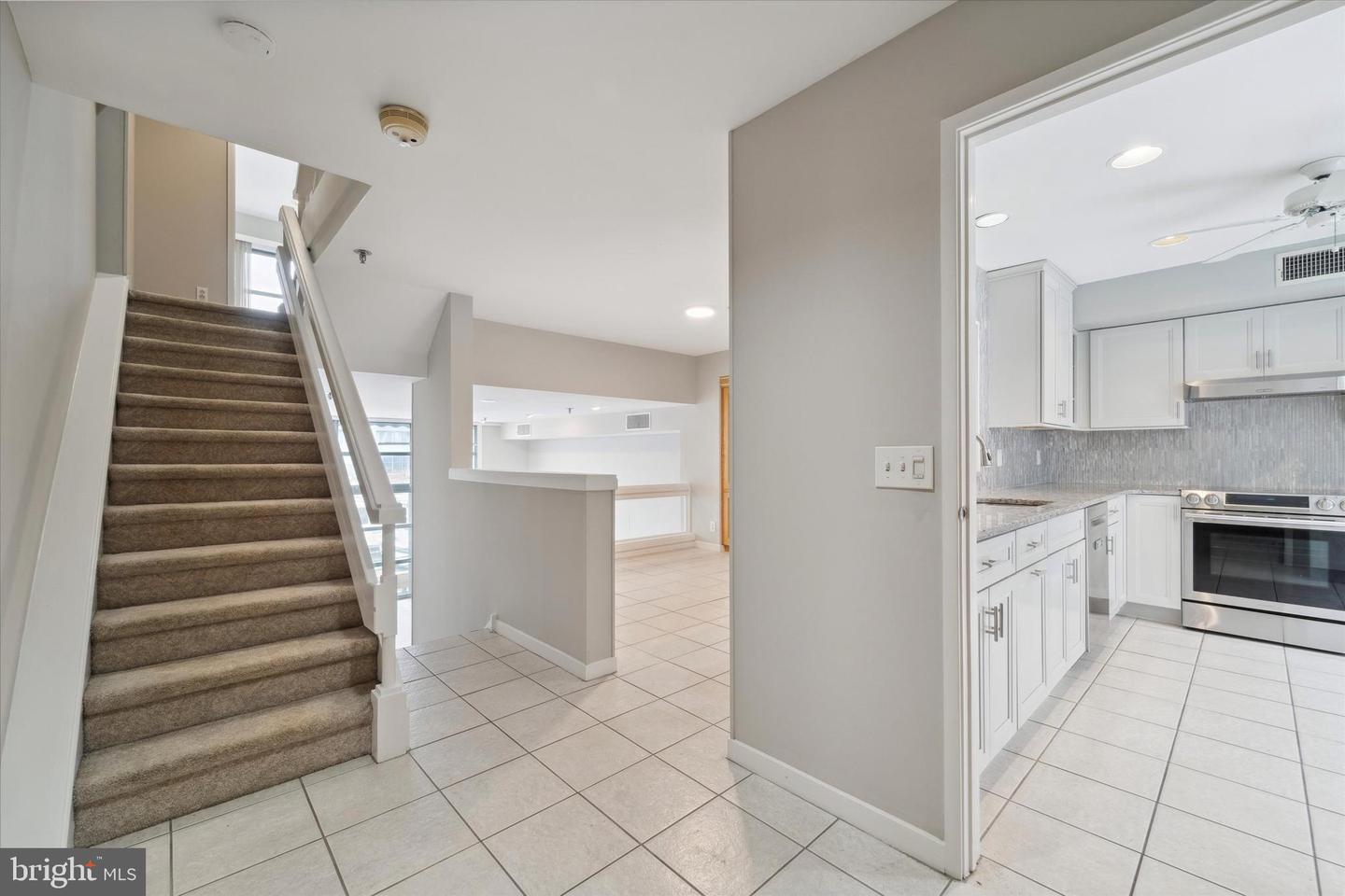 7 N Christopher Columbus Blvd #130 Property Photo 17