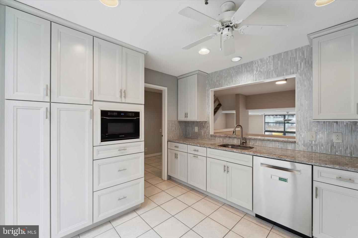 7 N Christopher Columbus Blvd #130 Property Photo 18