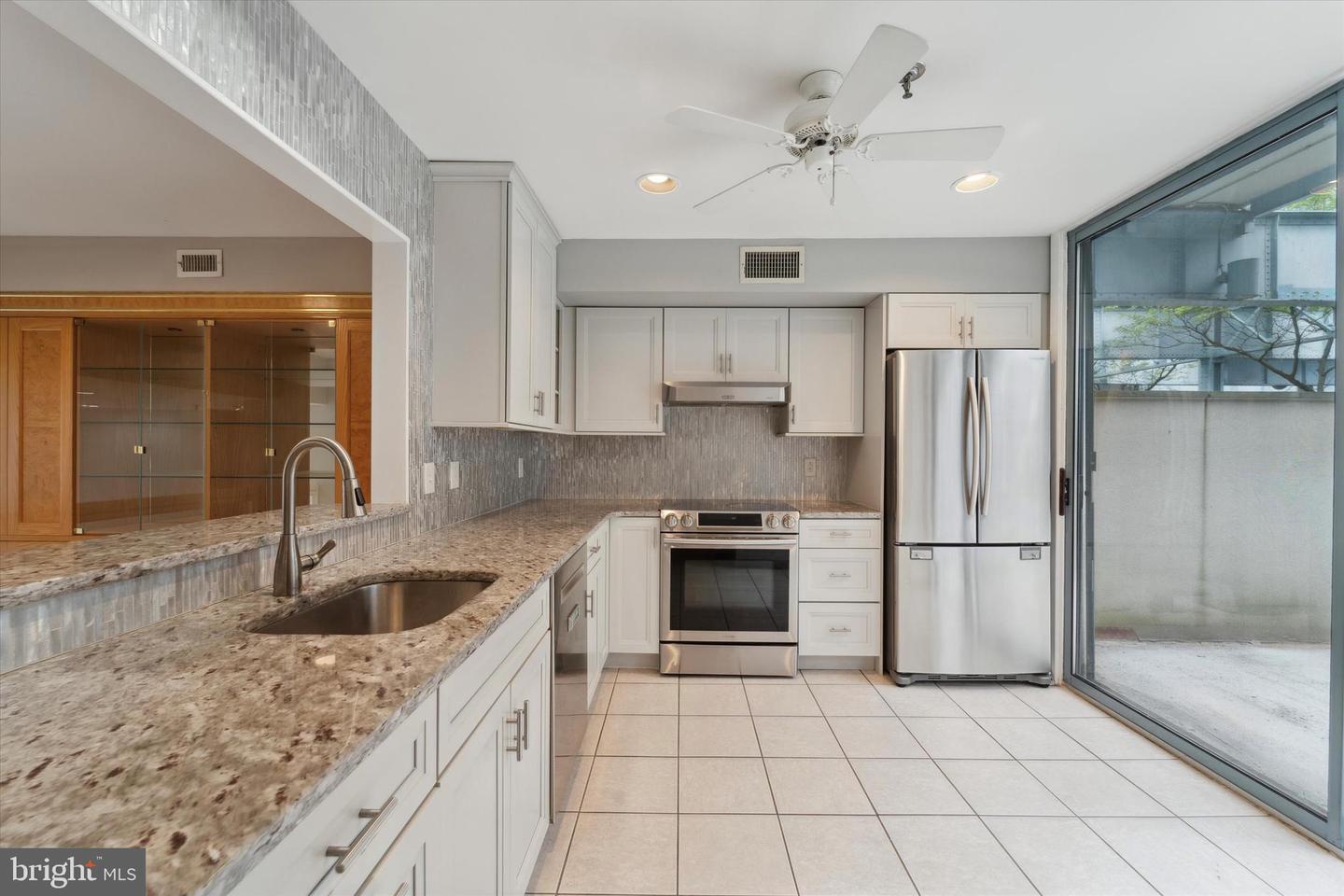 7 N Christopher Columbus Blvd #130 Property Photo 19