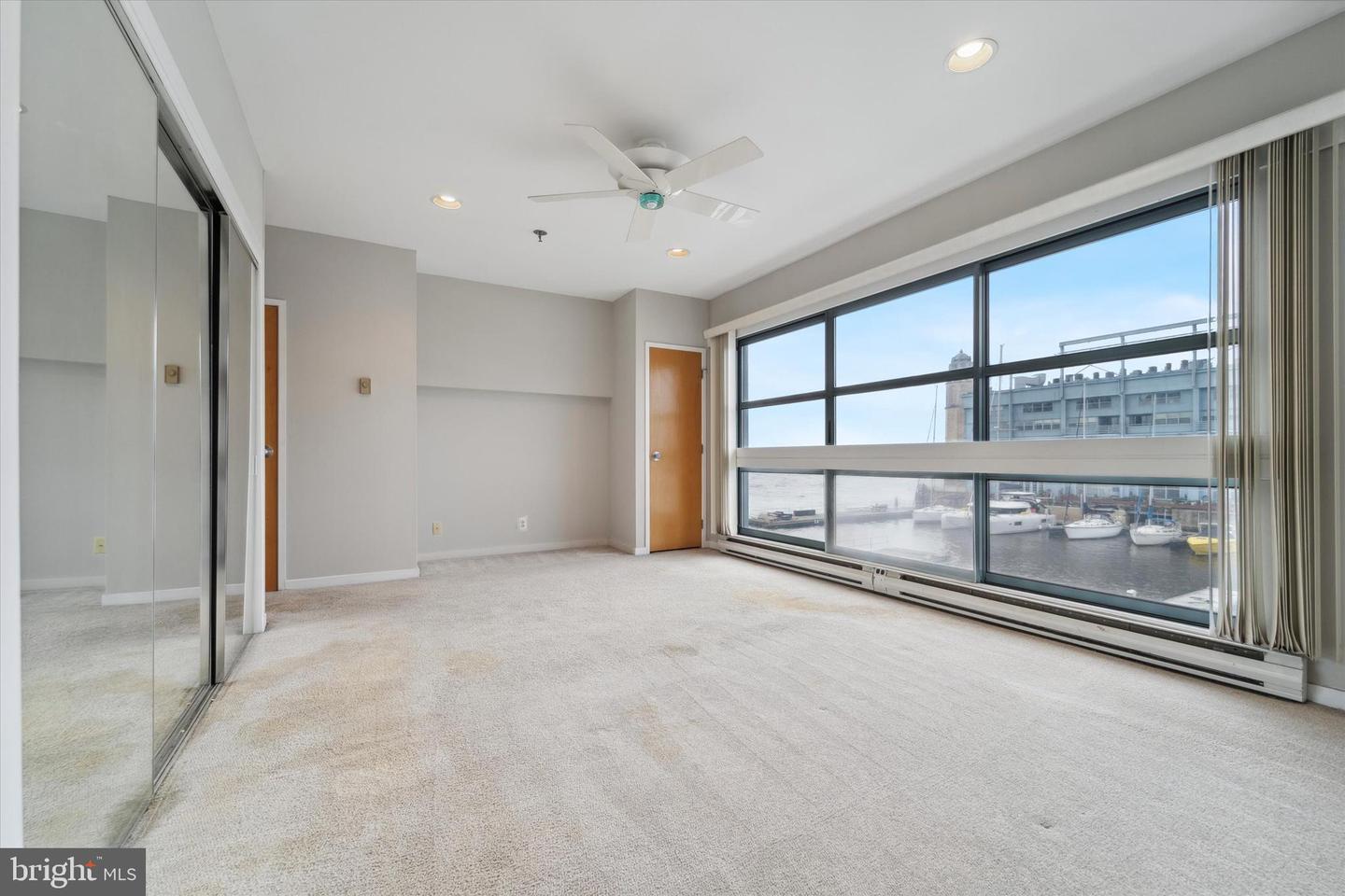 7 N Christopher Columbus Blvd #130 Property Photo 24