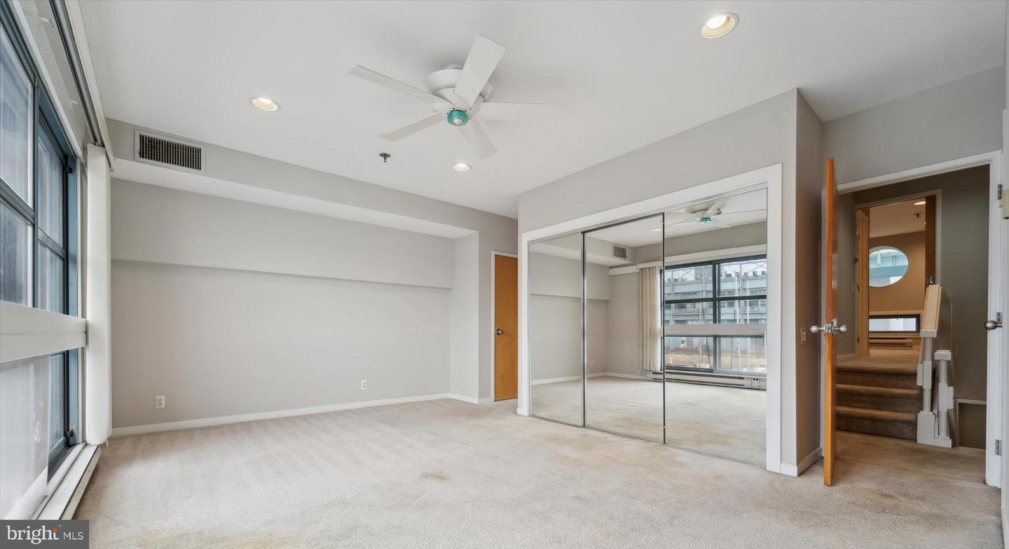 7 N Christopher Columbus Blvd #130 Property Photo 26
