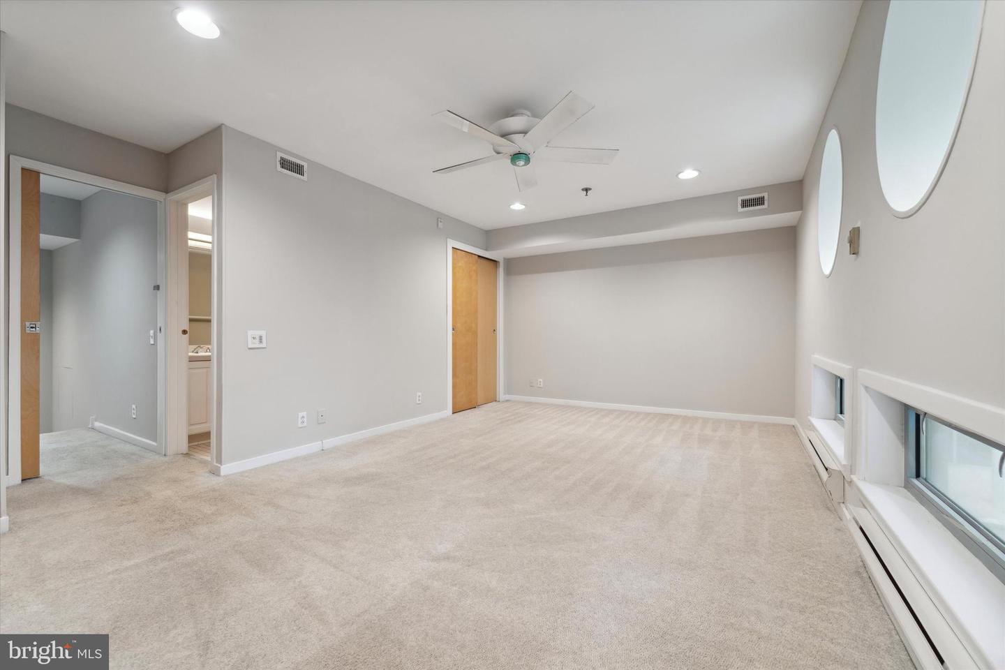 7 N Christopher Columbus Blvd #130 Property Photo 30