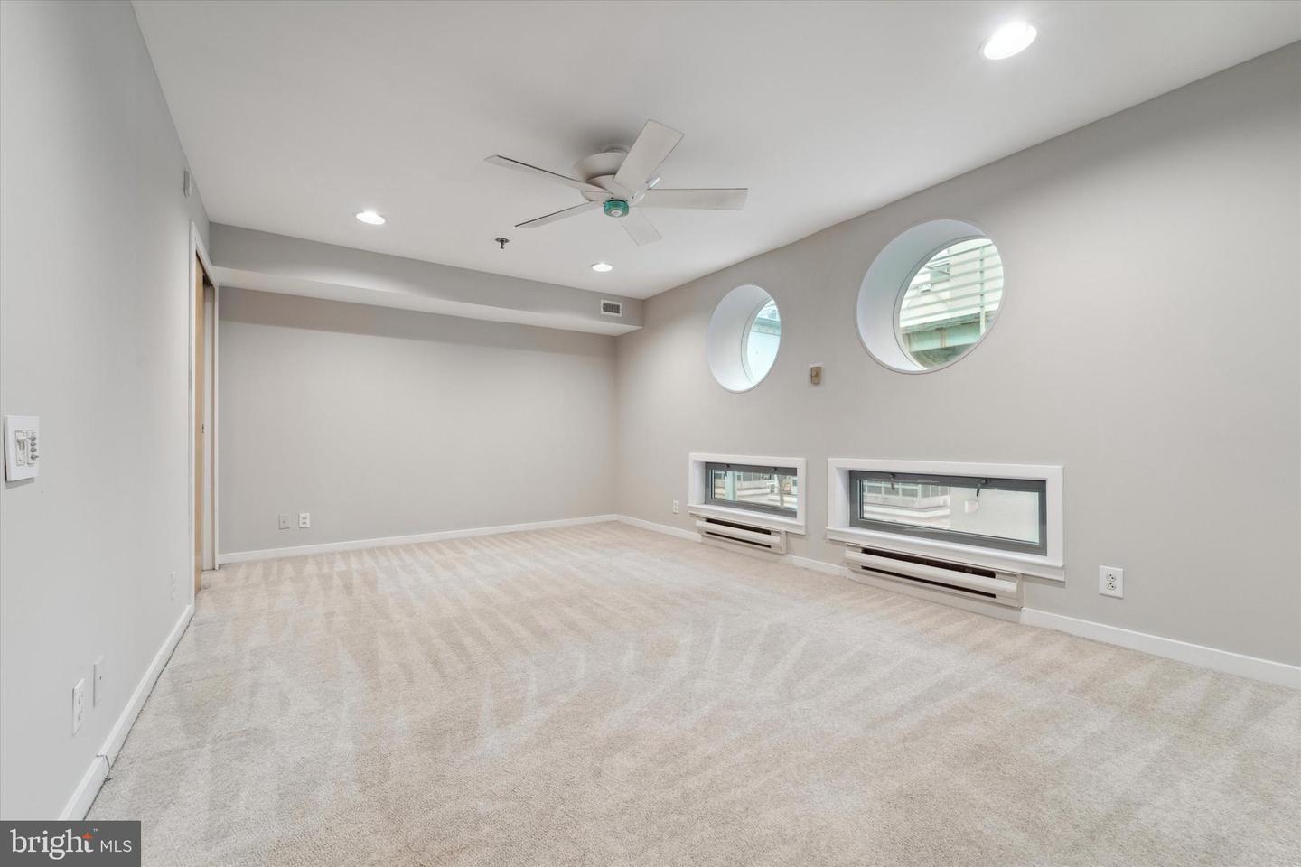 7 N Christopher Columbus Blvd #130 Property Photo 31