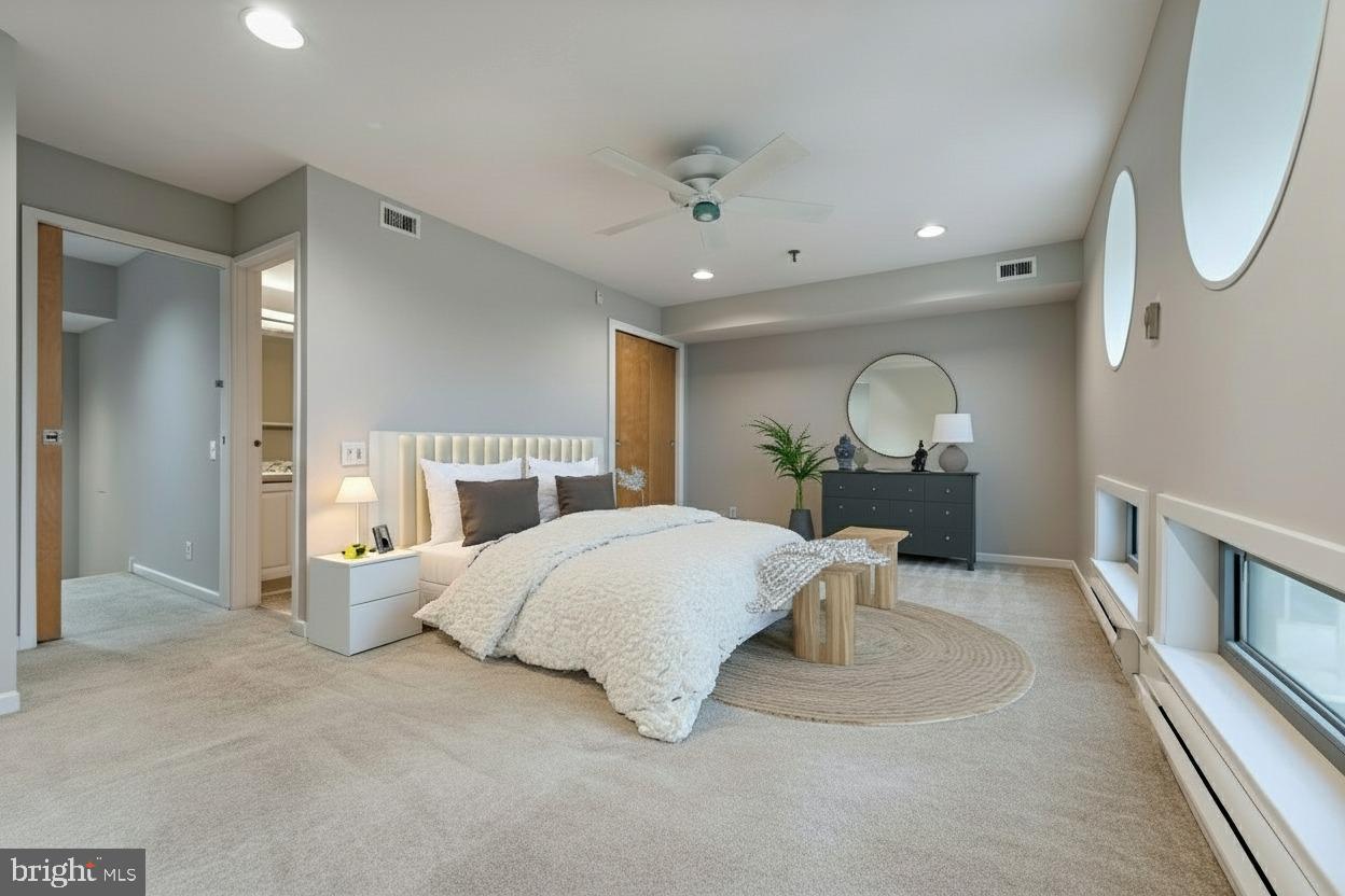 7 N Christopher Columbus Blvd #130 Property Photo 32