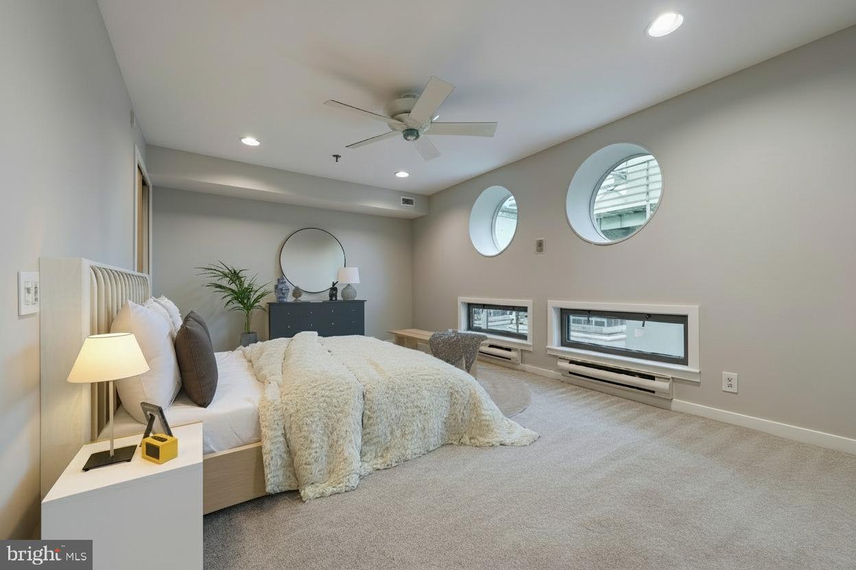 7 N Christopher Columbus Blvd #130 Property Photo 33