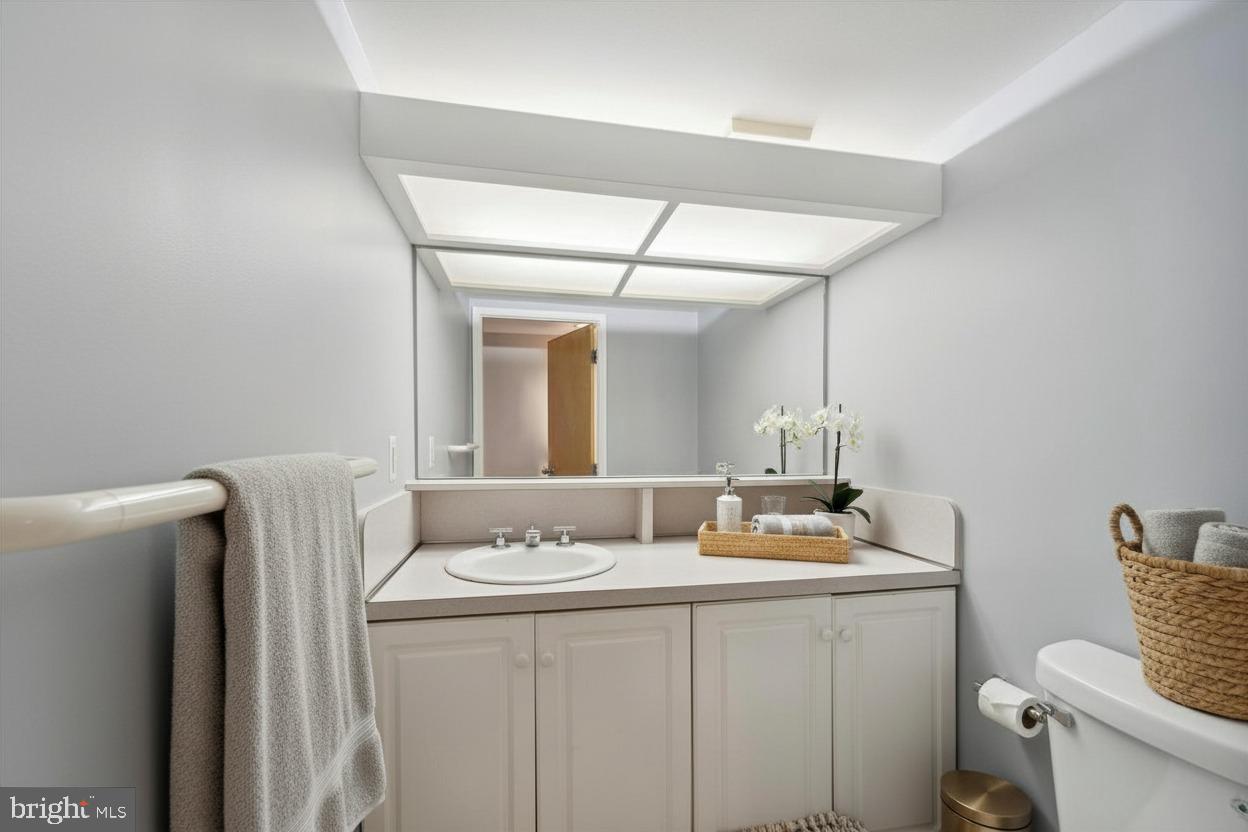 7 N Christopher Columbus Blvd #130 Property Photo 34