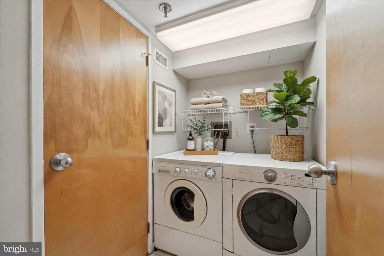 7 N Christopher Columbus Blvd #130 Property Photo 35