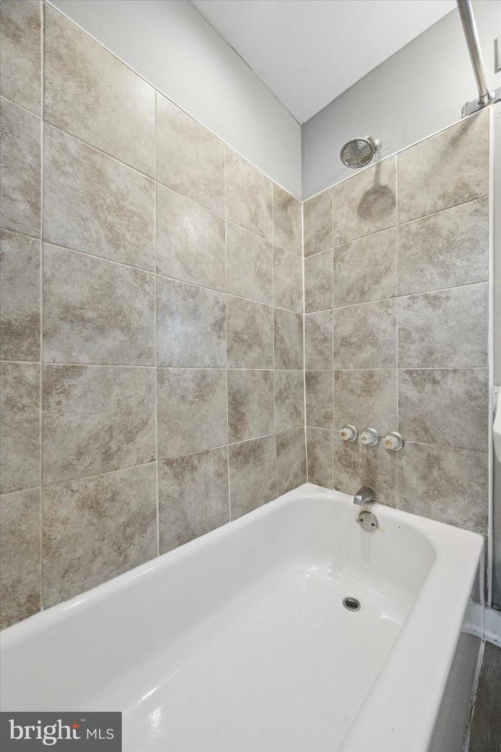 1873 E Tulpehocken St #1f Property Photo 11