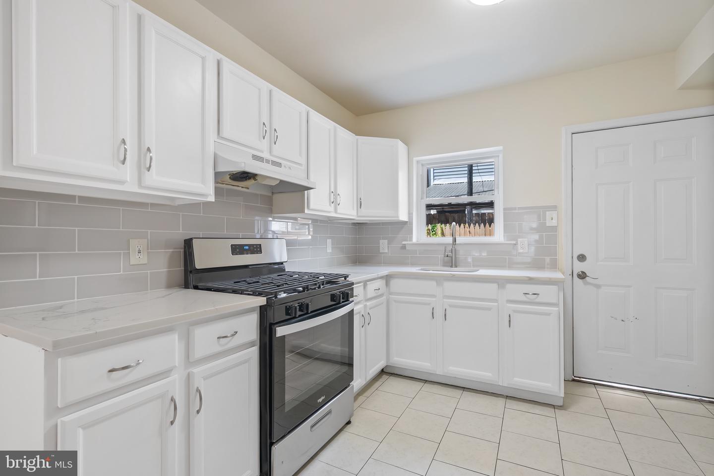 2251 Cross St Property Photo 7
