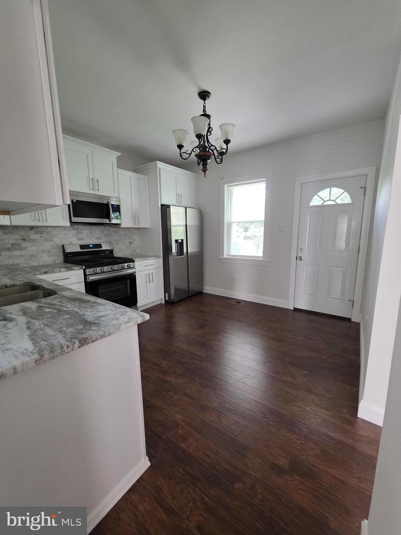 494 W King St Property Photo 2