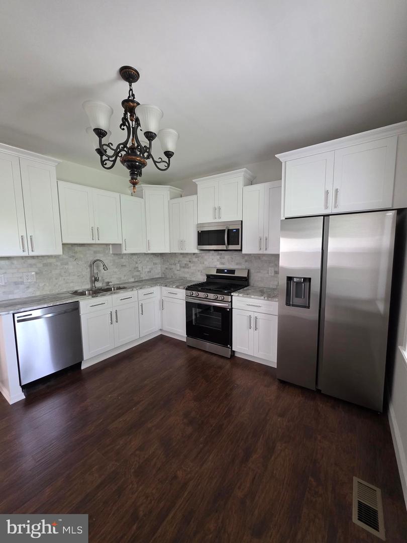 494 W King St Property Photo 4