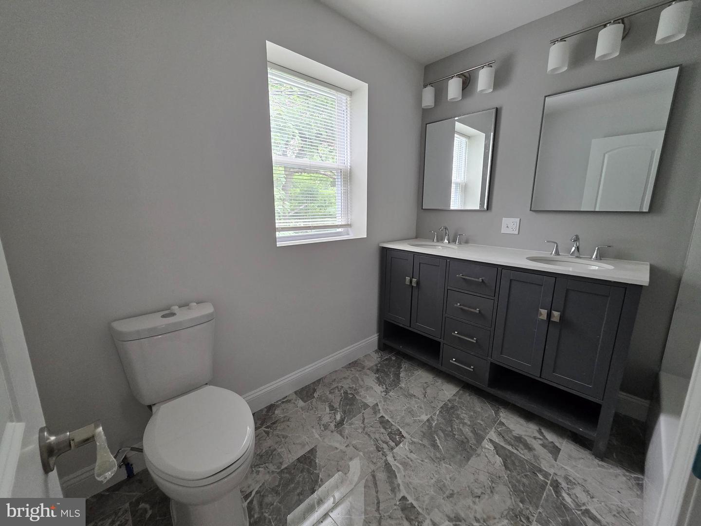 494 W King St Property Photo 22