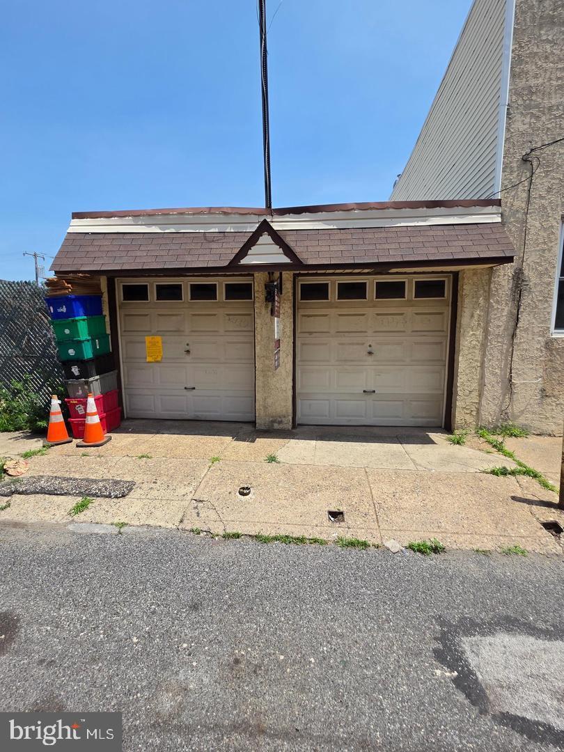 2561 E Auburn St Property Photo 1