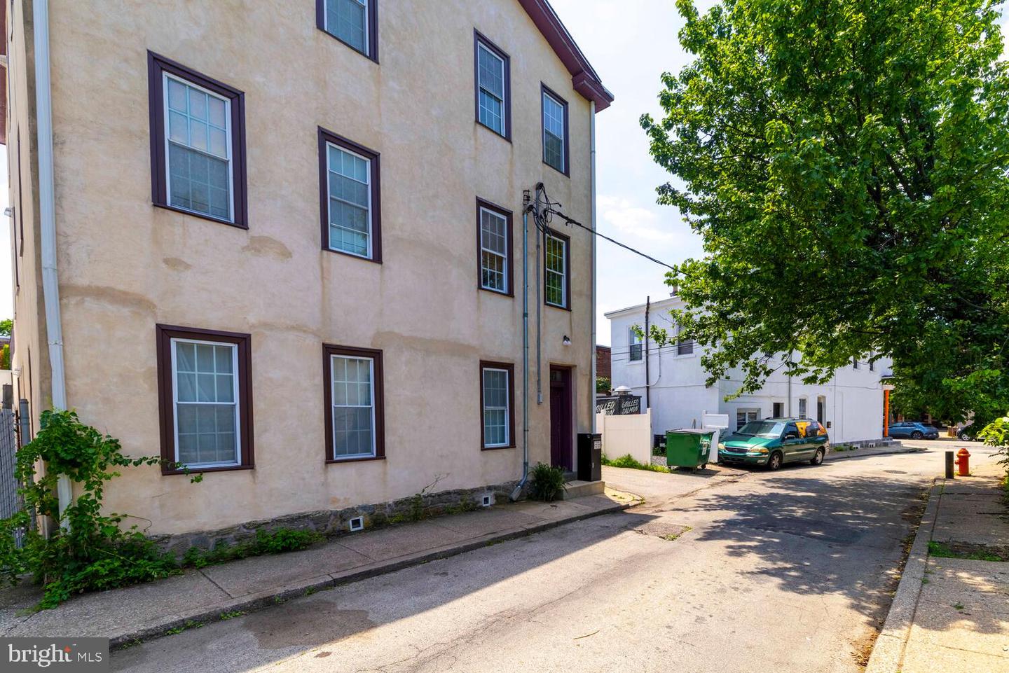 16 E Springer St Property Photo 5