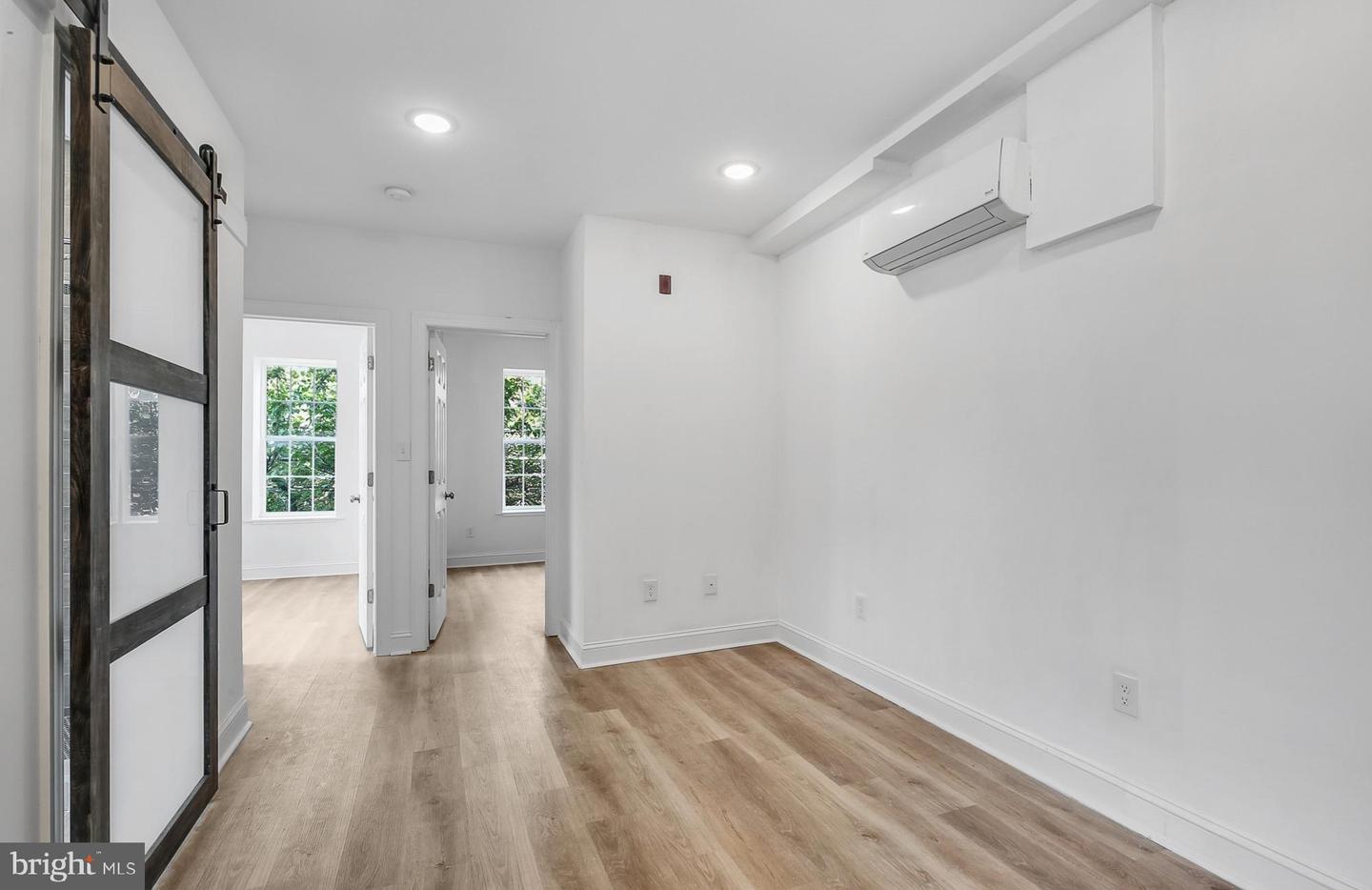 2046 E Huntingdon St #2f Property Photo 6