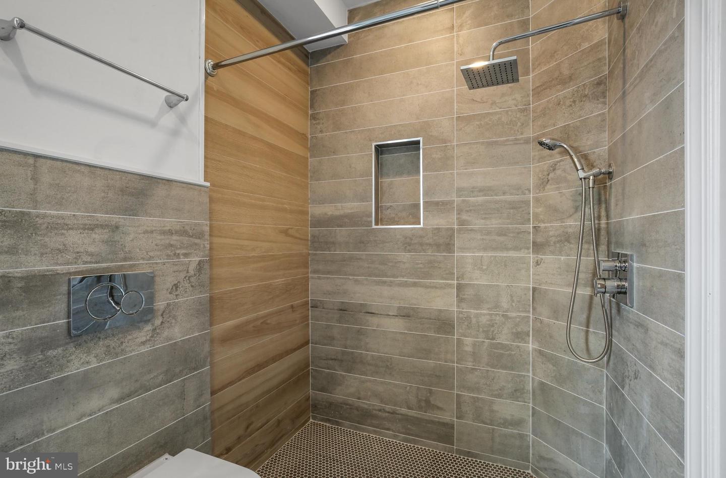 2046 E Huntingdon St #2f Property Photo 8