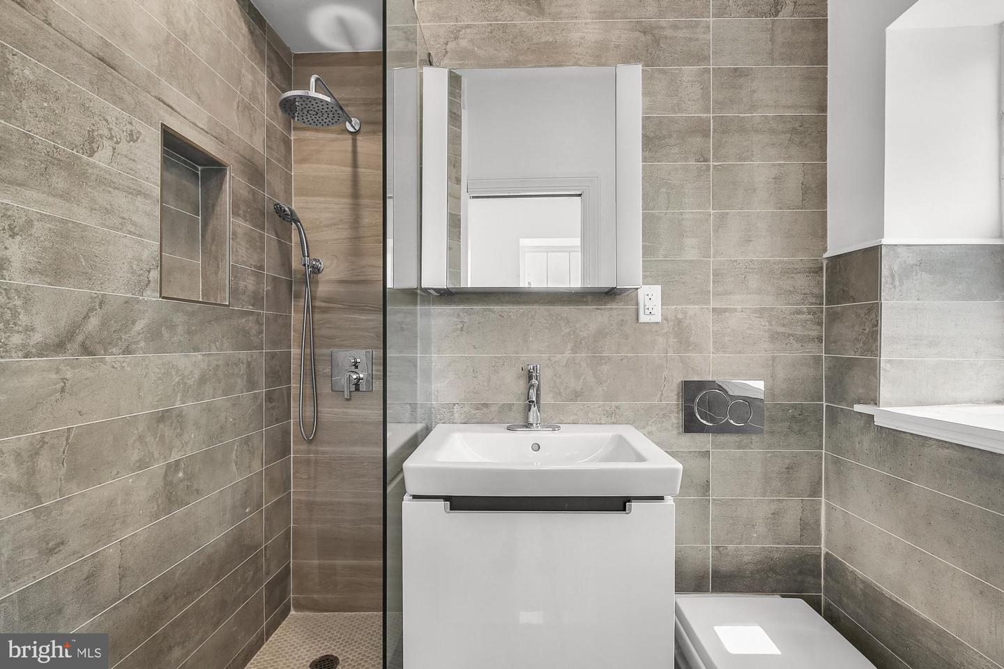 2046 E Huntingdon St #2r Property Photo 4