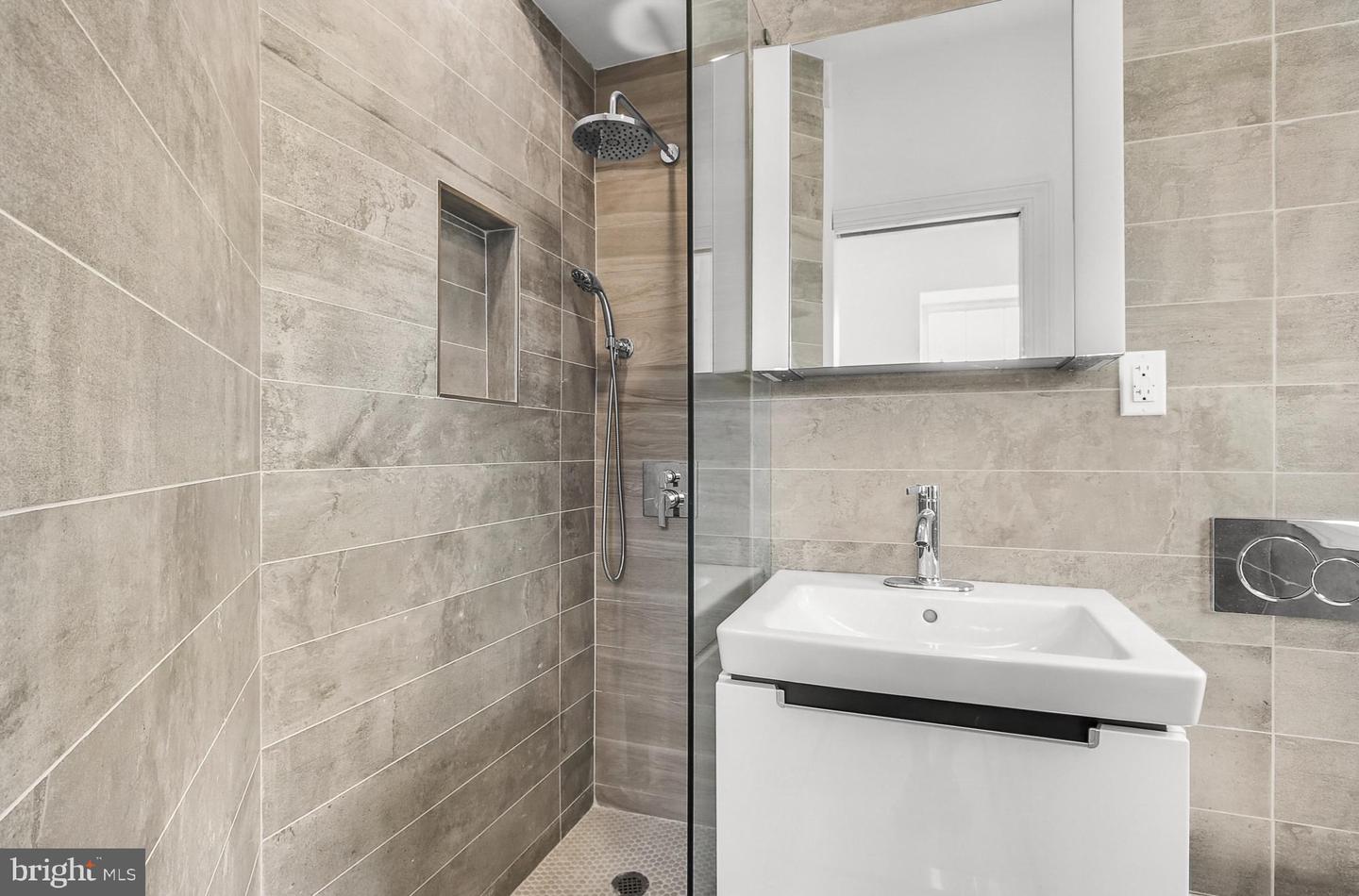 2046 E Huntingdon St #2r Property Photo 5