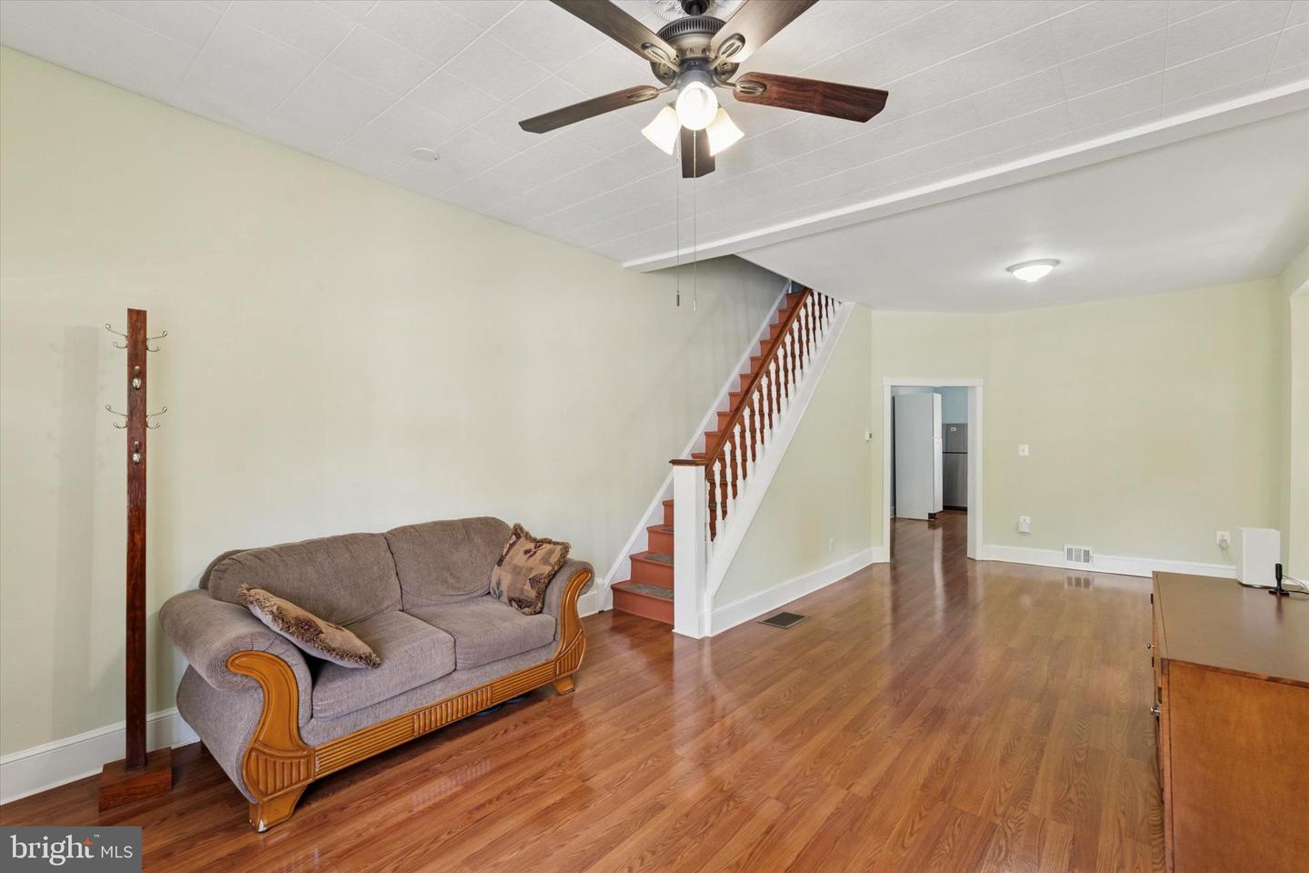 322 W Somerville Ave Property Photo 4