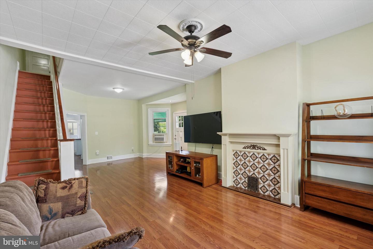 322 W Somerville Ave Property Photo 5