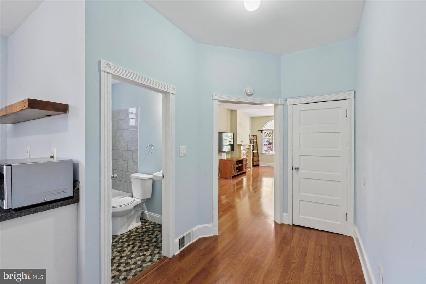 322 W Somerville Ave Property Photo 6