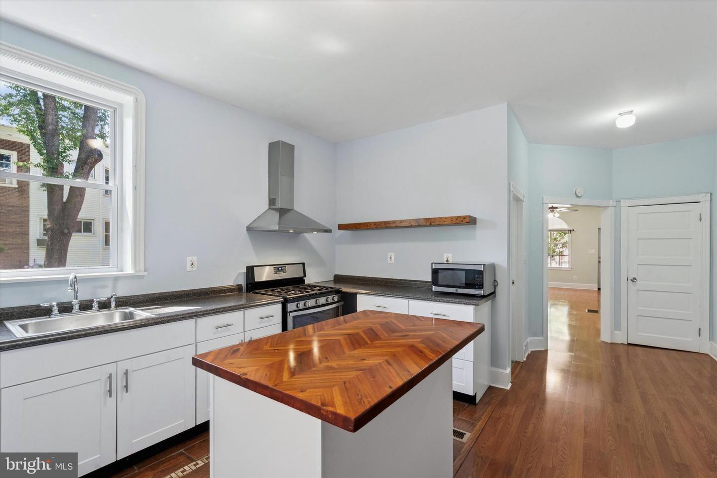 322 W Somerville Ave Property Photo 8