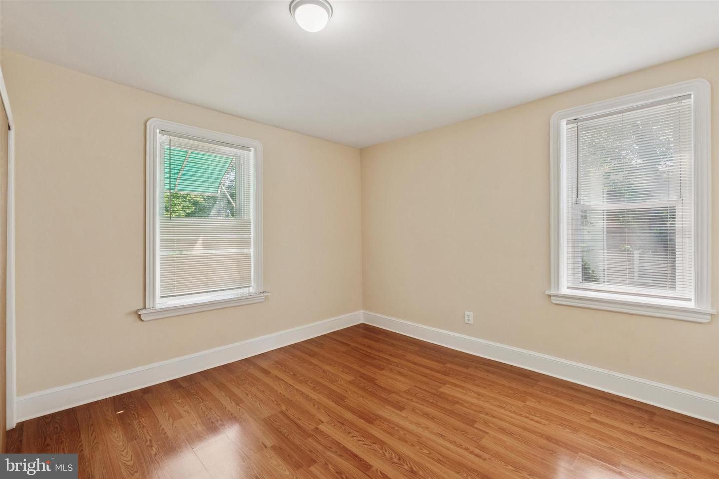 322 W Somerville Ave Property Photo 10
