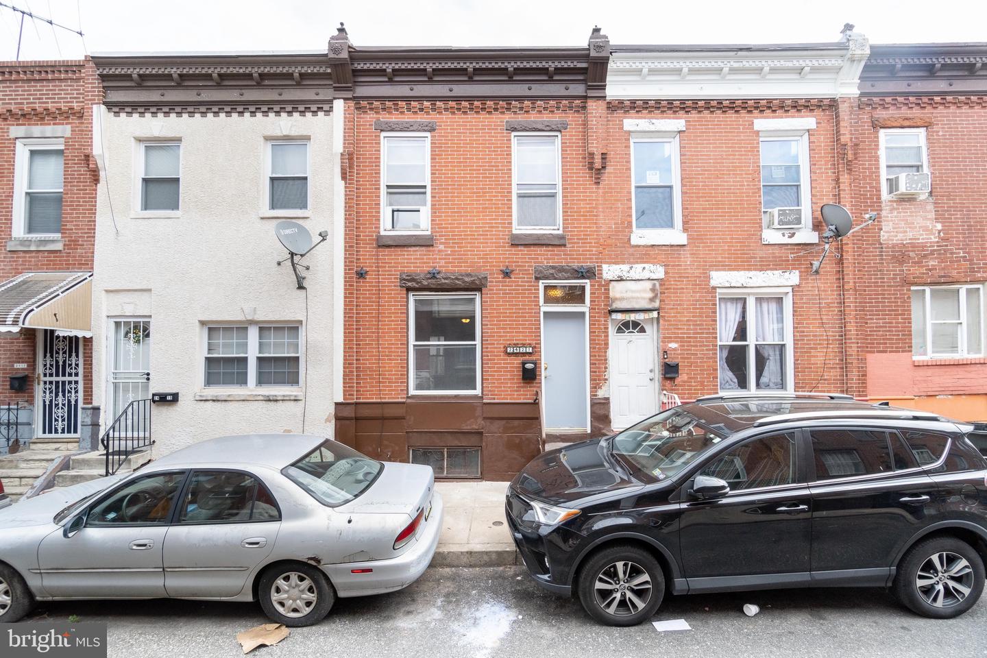 2421 S Marshall St Property Photo 1