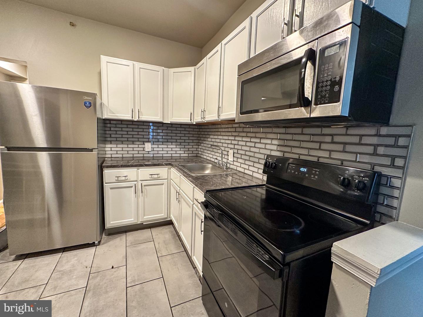 1615 W Westmoreland St Property Photo 1