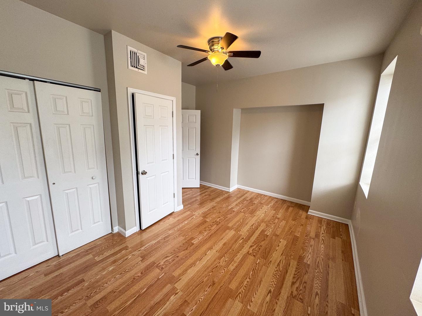 1615 W Westmoreland St Property Photo 6