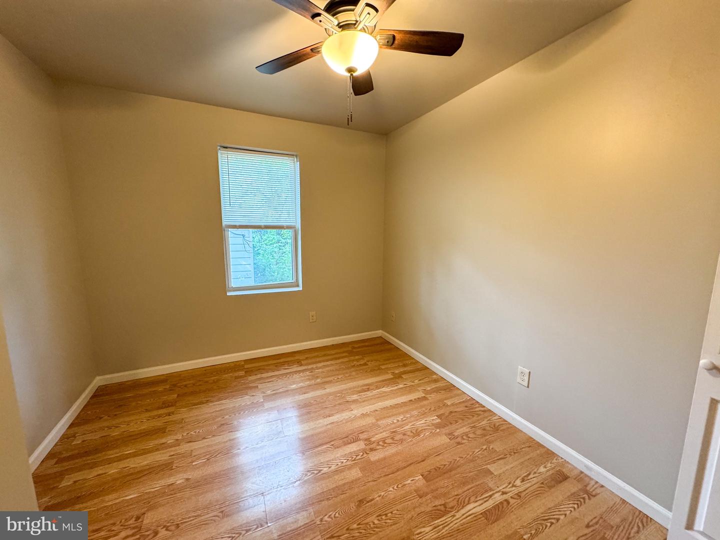 1615 W Westmoreland St Property Photo 8