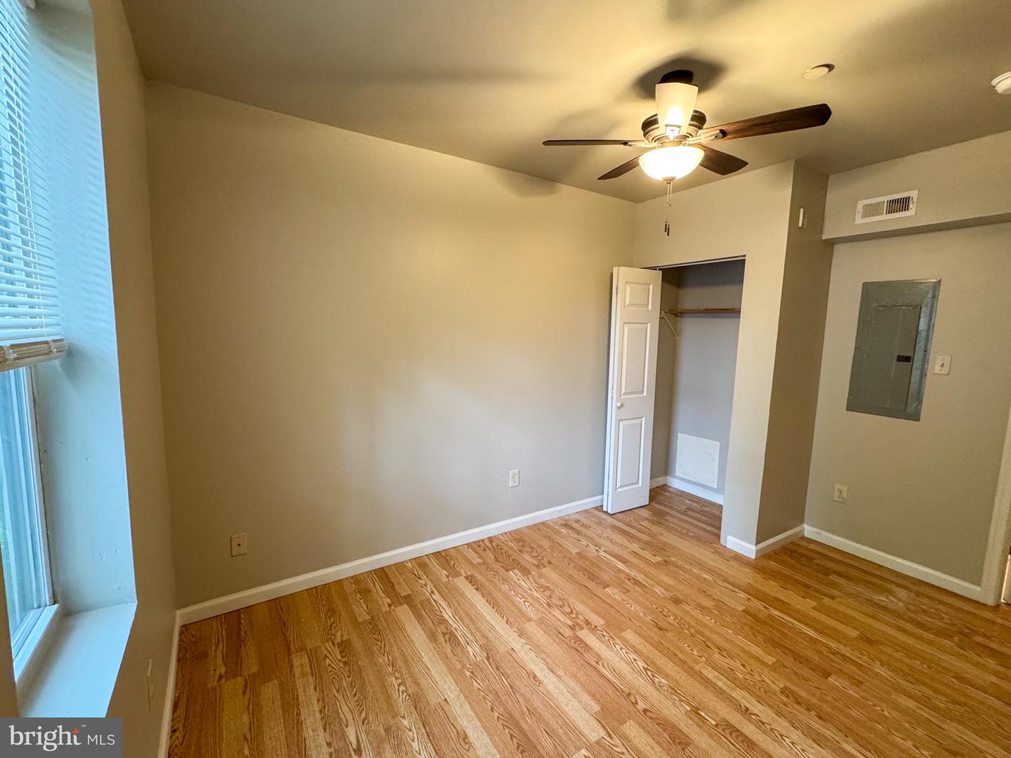 1615 W Westmoreland St Property Photo 9