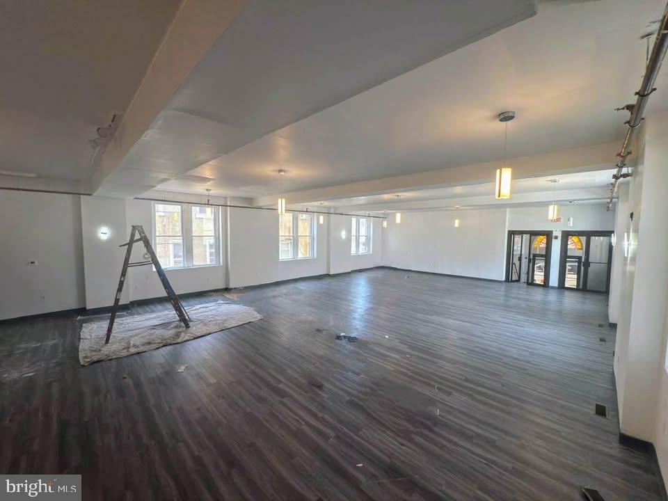 5913-17 Chestnut St Property Photo 3