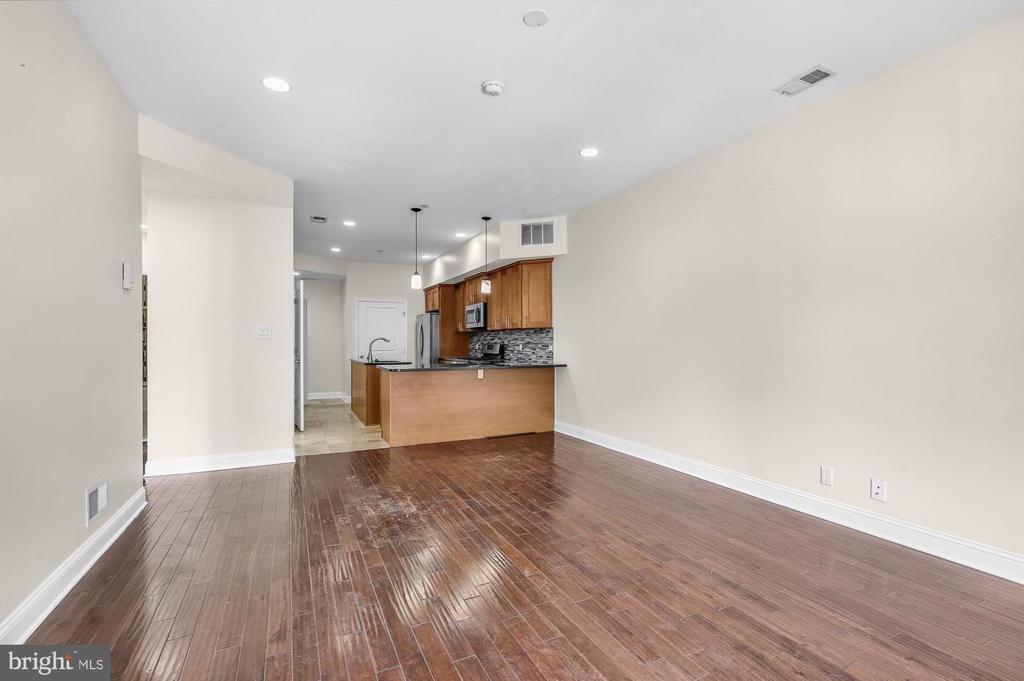 2050 FRANKFORD AVE #B Property Photo 1