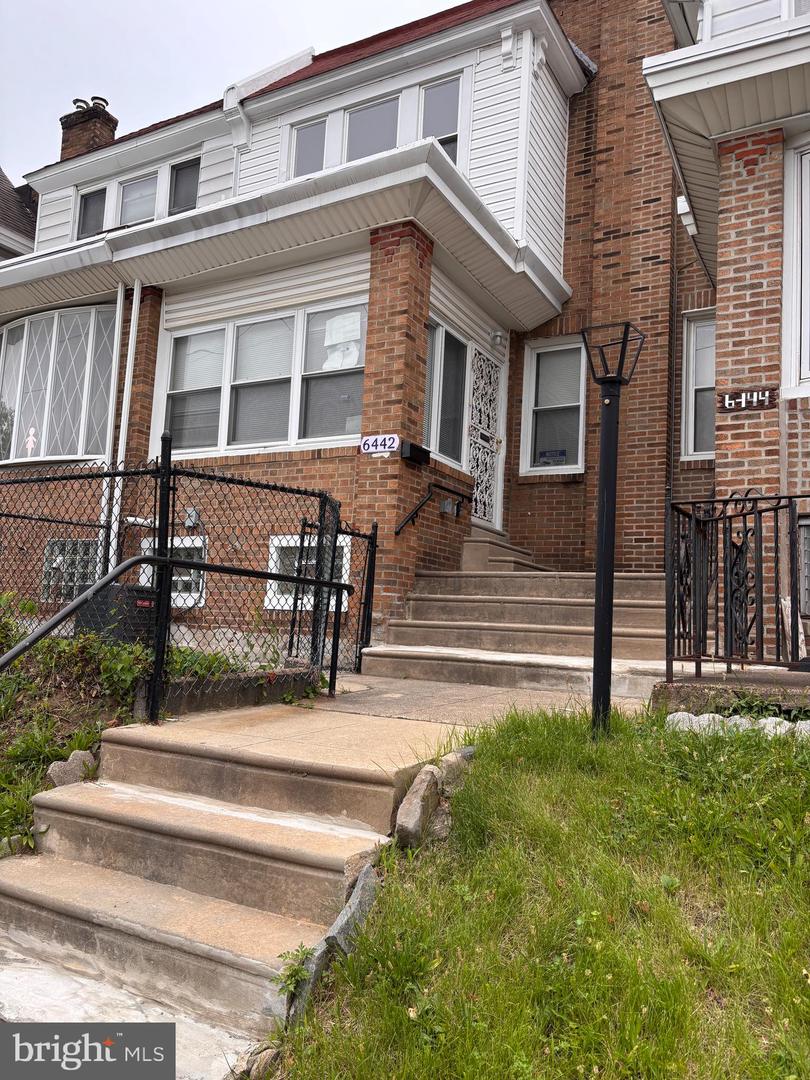 6442 N Sydenham St Property Photo 1