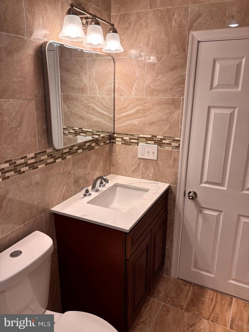 6442 N Sydenham St Property Photo 42